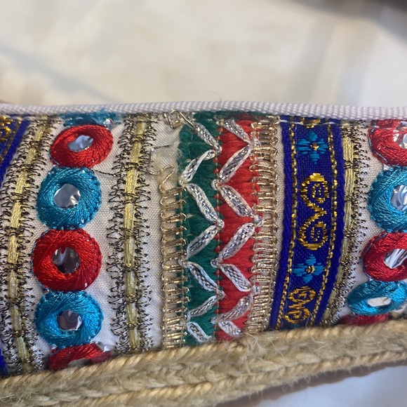 New WOT Beacon Phoenix Espadrilles Embroidered Paillettes size 11M with heel. - Picture 6 of 8